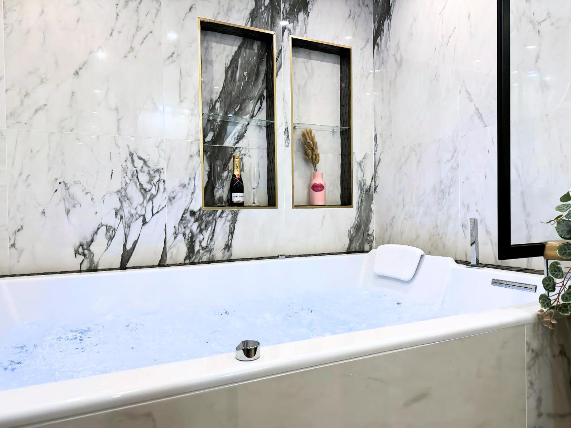 Apartment La Reverie - - Jacuzzi Pro